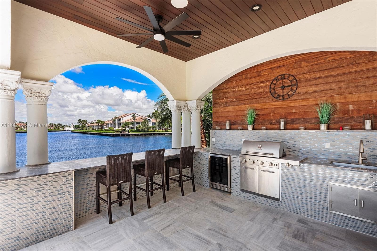 498 N Parkway Pkwy, Golden Beach FL 33160 — 91