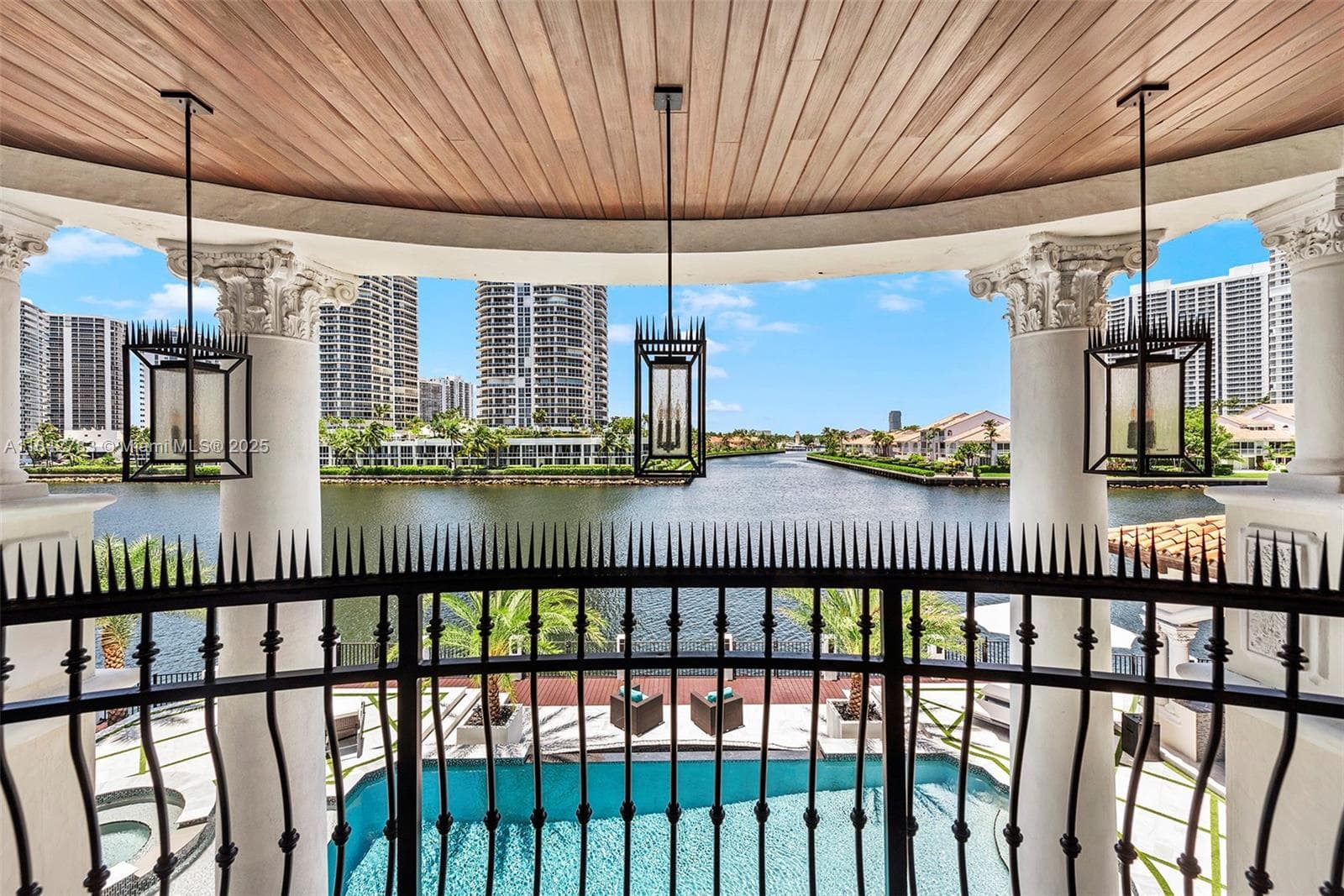 498 N Parkway Pkwy, Golden Beach FL 33160 — 52