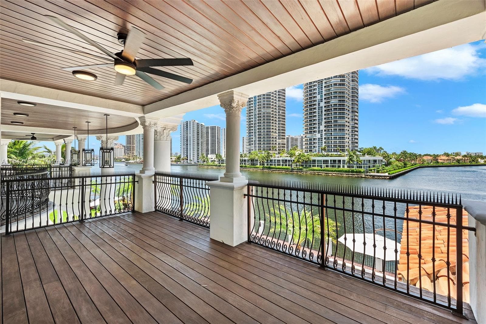498 N Parkway Pkwy, Golden Beach FL 33160 — 57