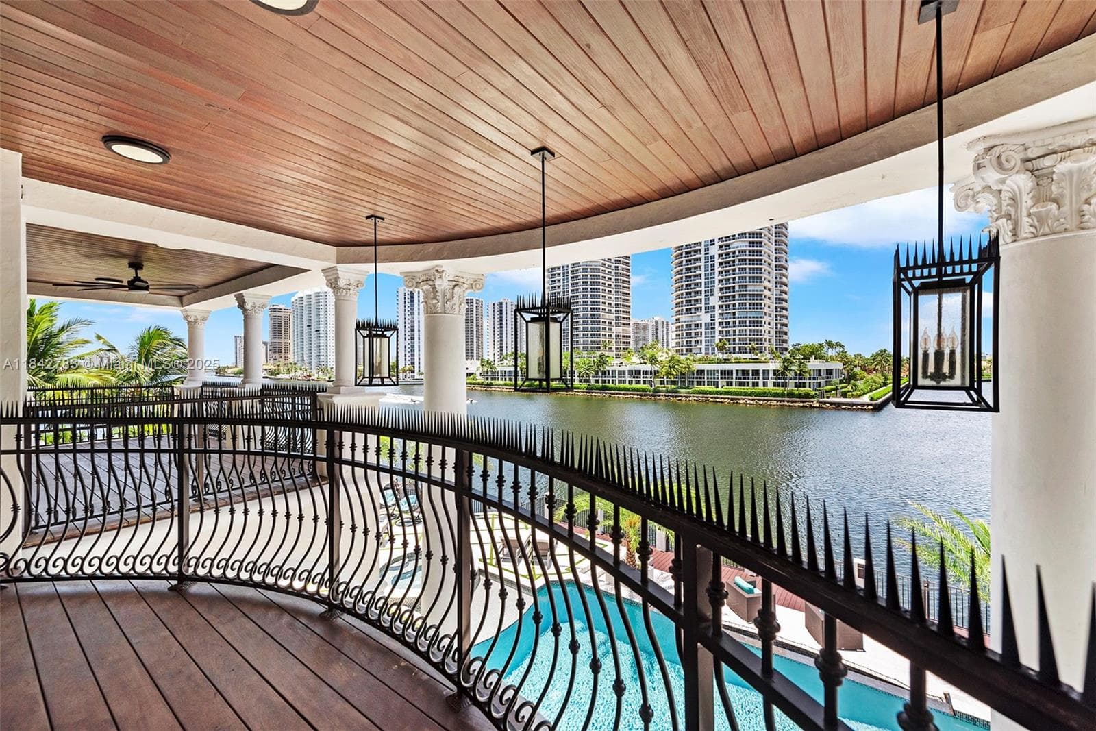498 N Parkway Pkwy, Golden Beach FL 33160 — 53