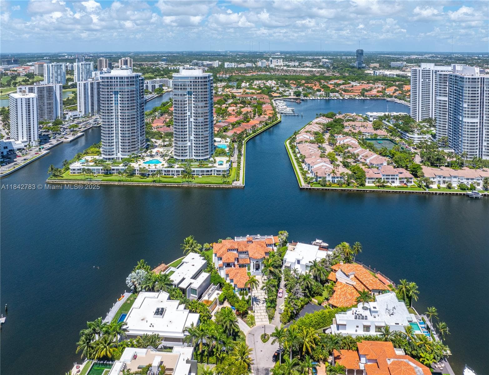 498 N Parkway Pkwy, Golden Beach FL 33160 — 80