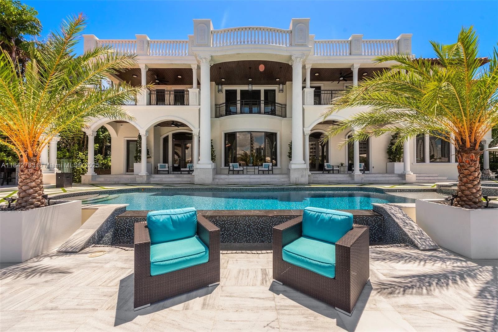 498 N Parkway Pkwy, Golden Beach FL 33160 — 82
