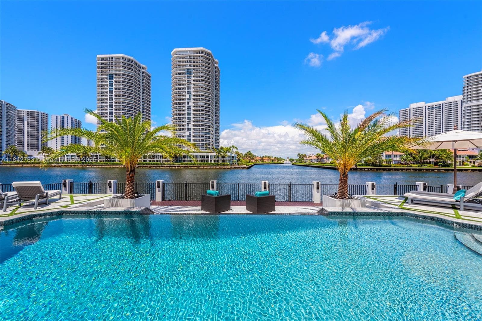 498 N Parkway Pkwy, Golden Beach FL 33160 — 87