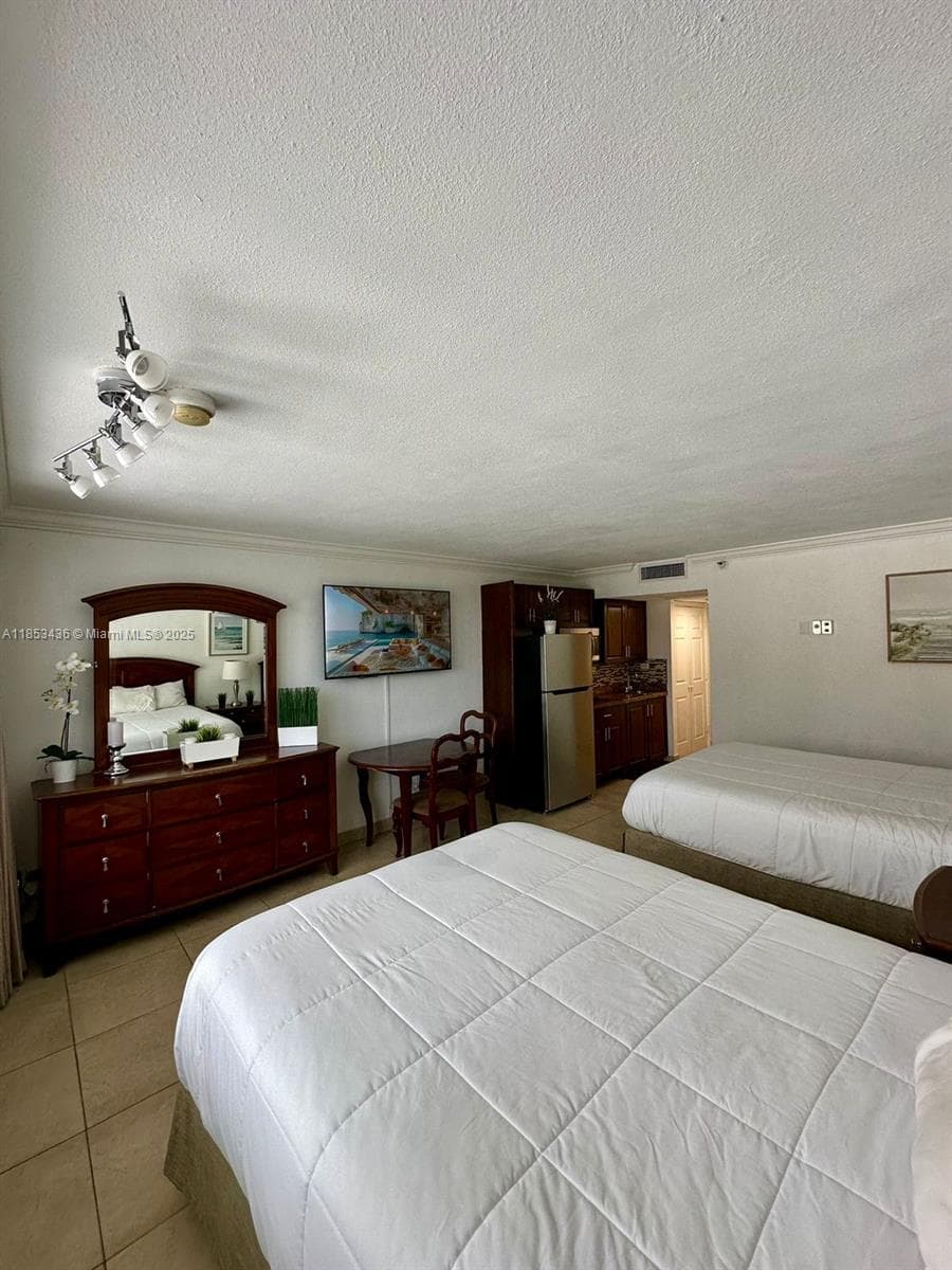 19201 Collins Ave # 108, Sunny Isles Beach FL 33160 — 17