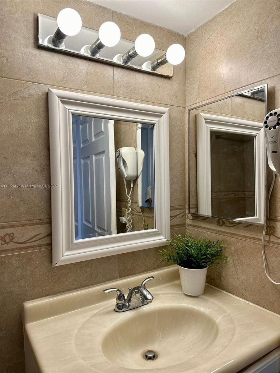 19201 Collins Ave # 108, Sunny Isles Beach FL 33160 — 8