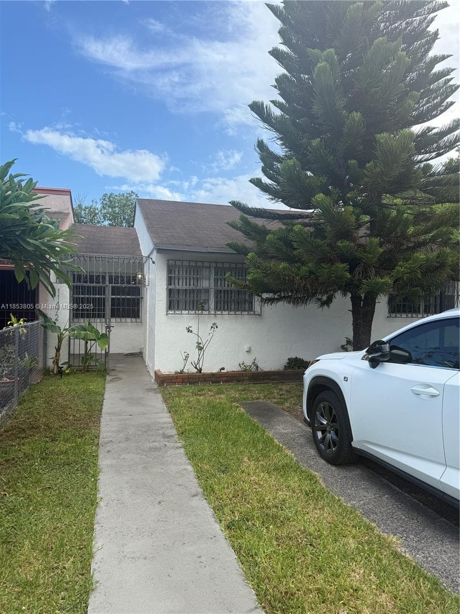 11472 SW 4th St, Sweetwater FL 33174 — 32