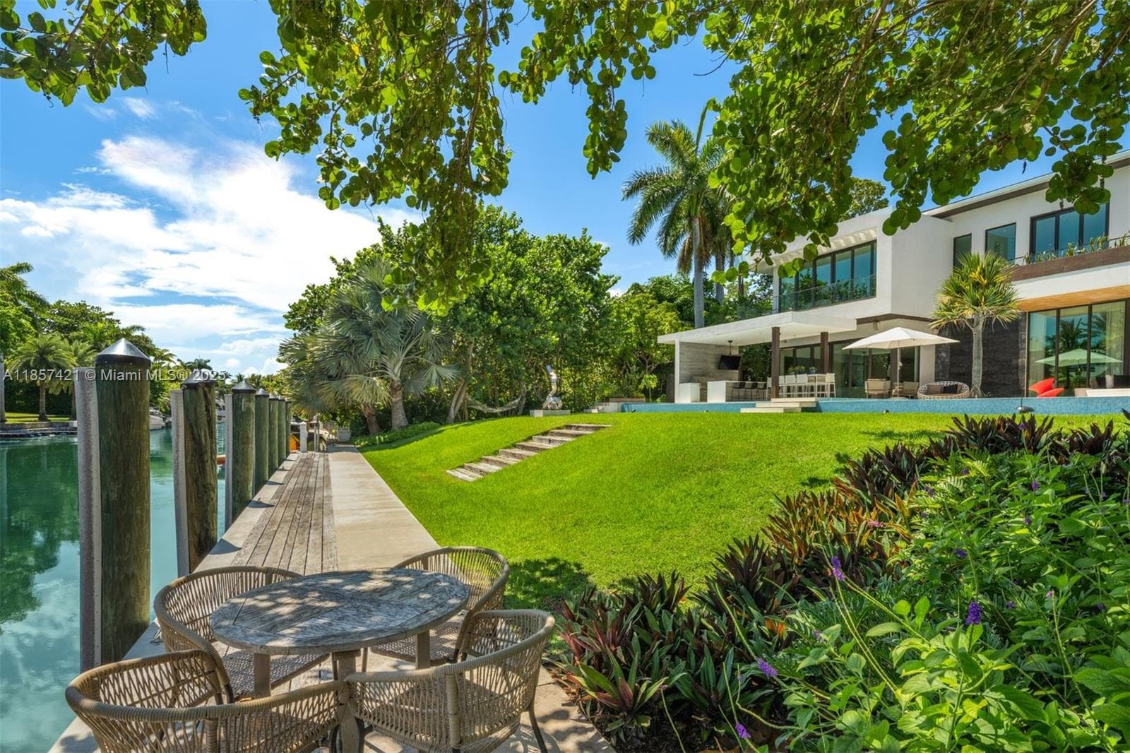 540 Leucadendra Dr, Coral Gables FL 33156 — 16