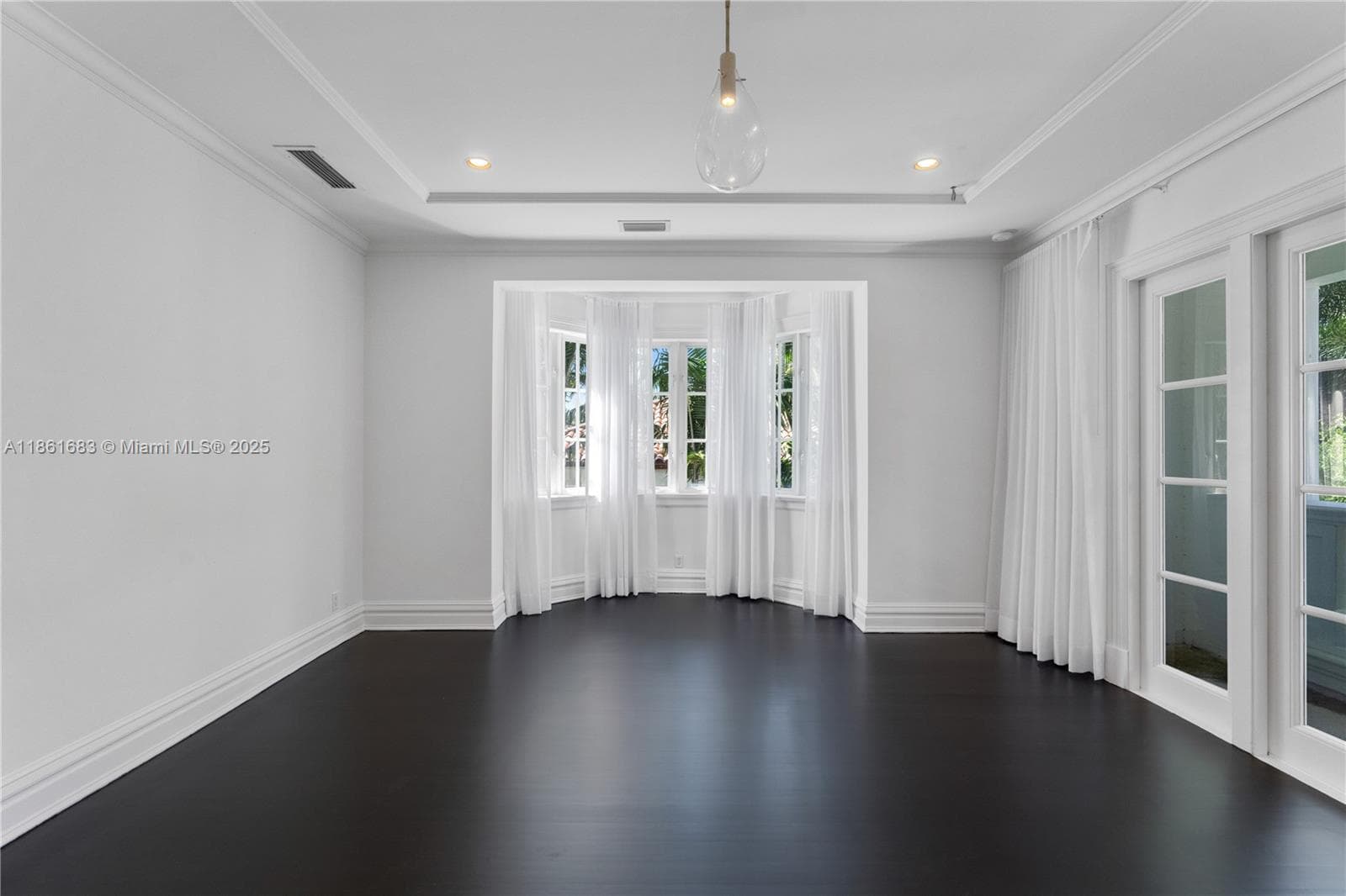 26 Tahiti Beach Island Rd, Coral Gables FL 33143 — 33