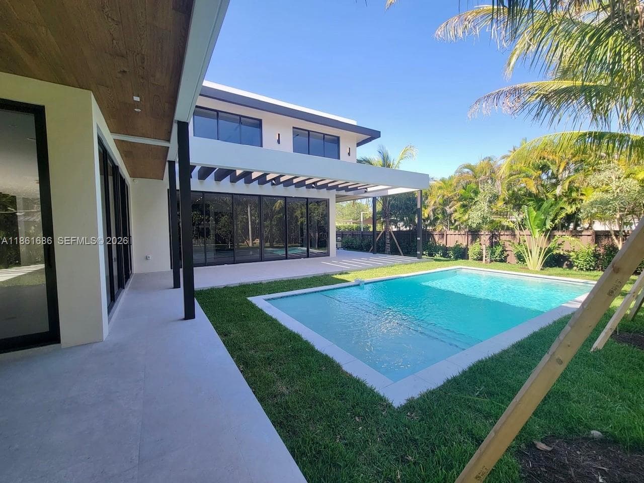 6250 SW 78th St, South Miami FL 33143 — 8