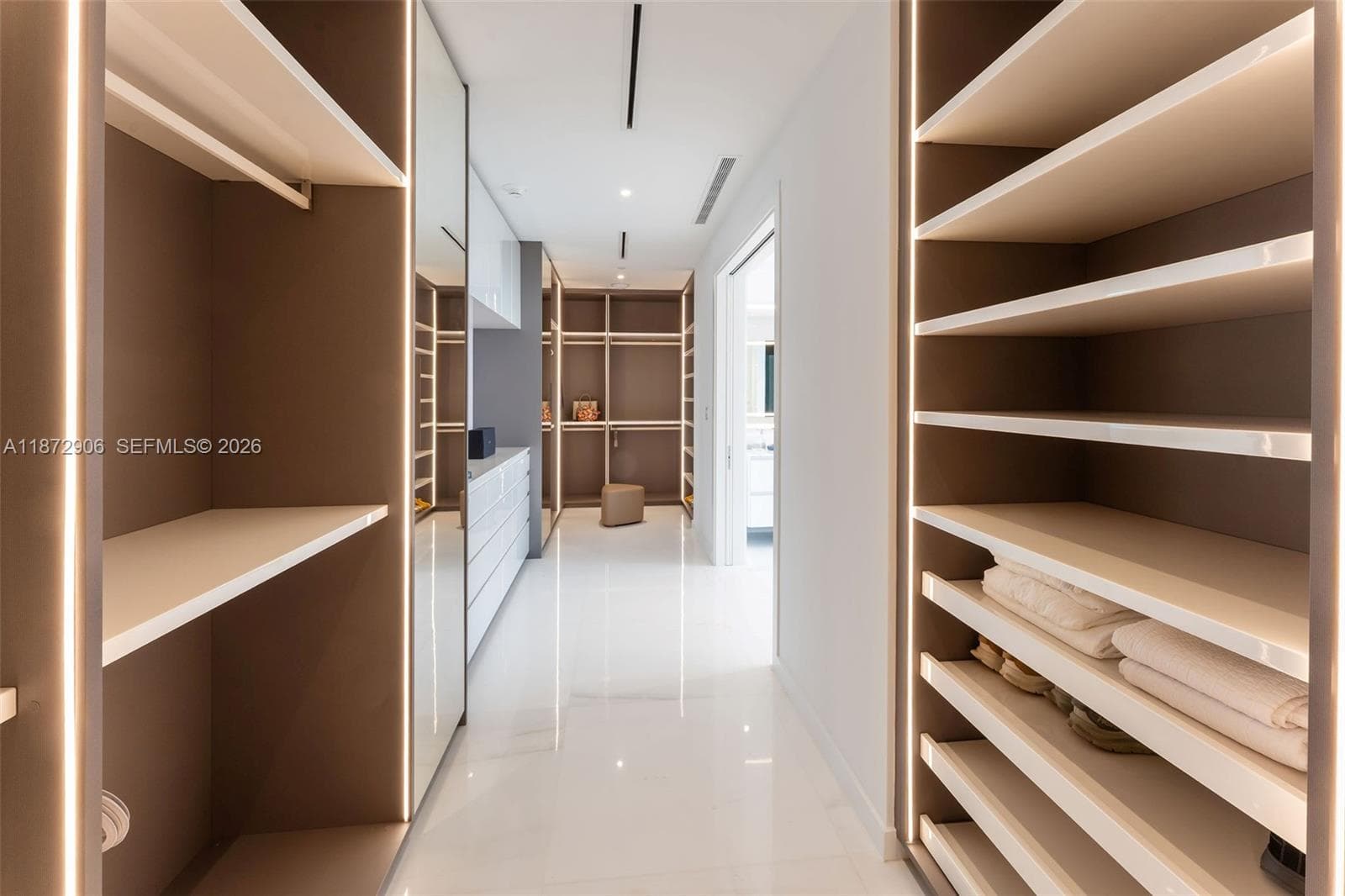 300 Biscayne Blvd Way, Miami FL 33131 — 37