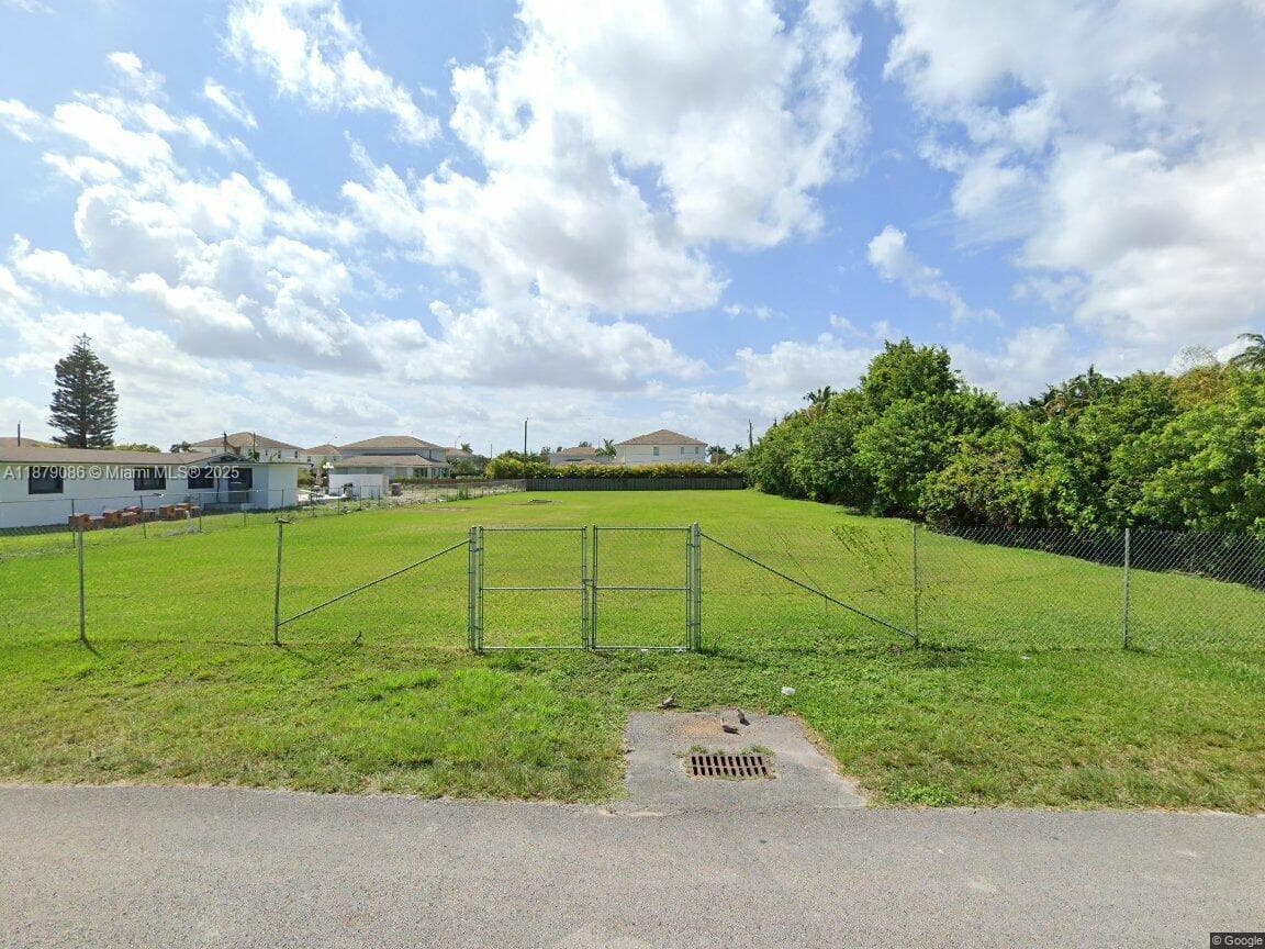 120 NW 120TH AVE, Sweetwater FL 33182 — 1