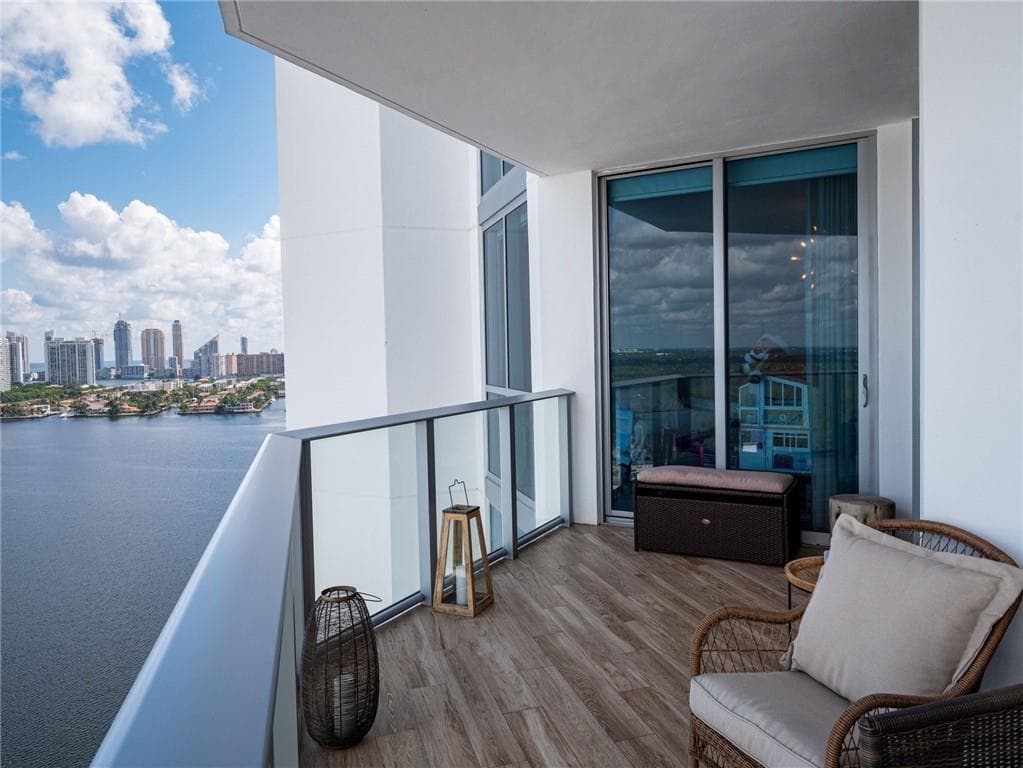 17111 Biscayne Boulevard SLIP 100, North Miami Beach FL 33160 — 13