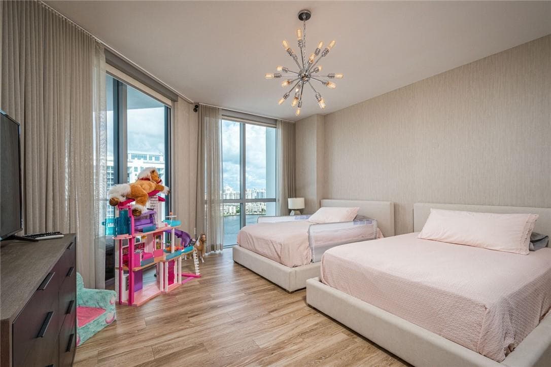 17111 Biscayne Boulevard SLIP 100, North Miami Beach FL 33160 — 32