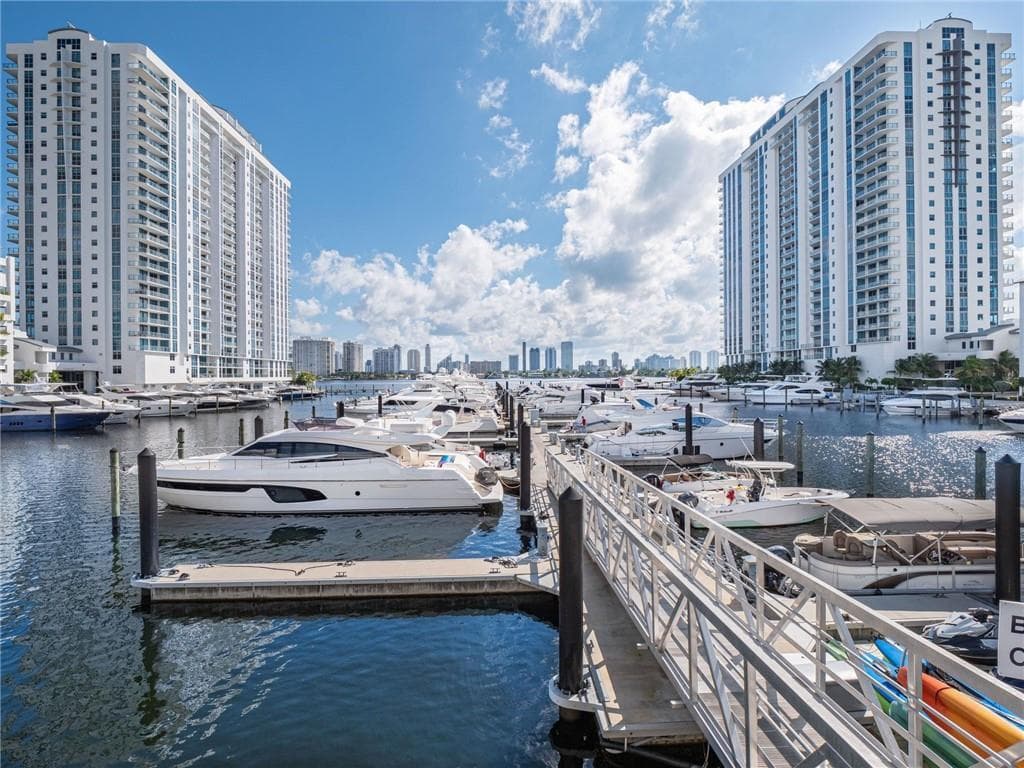 17111 Biscayne Boulevard SLIP 100, North Miami Beach FL 33160 — 1