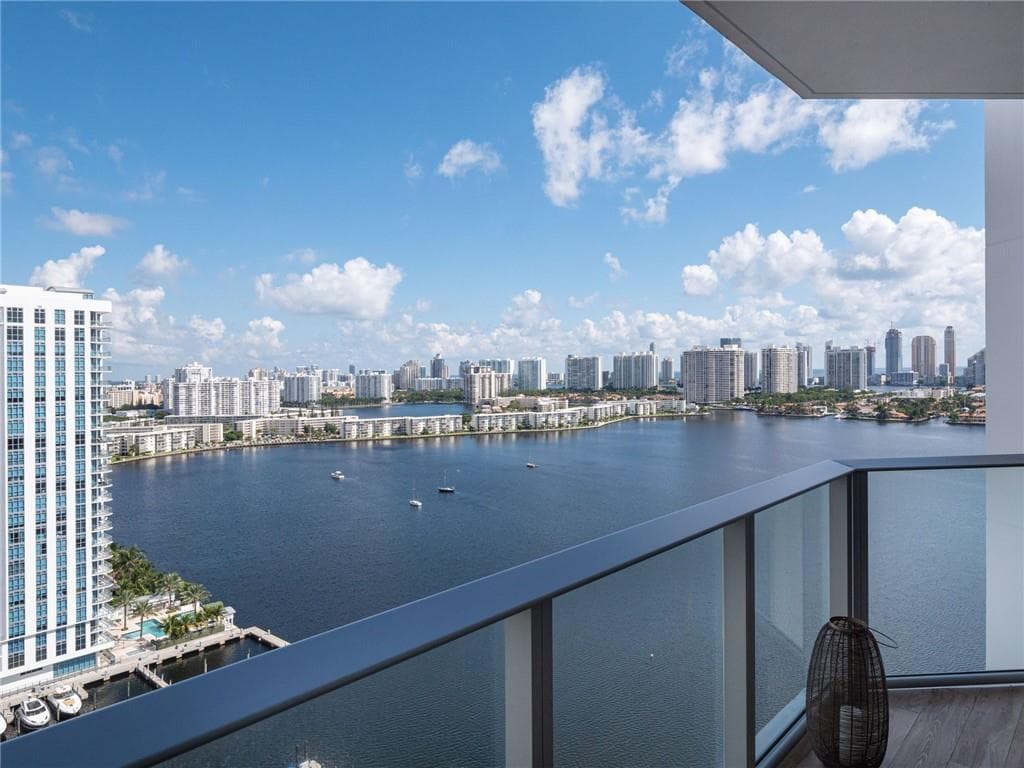 17111 Biscayne Boulevard SLIP 100, North Miami Beach FL 33160 — 15