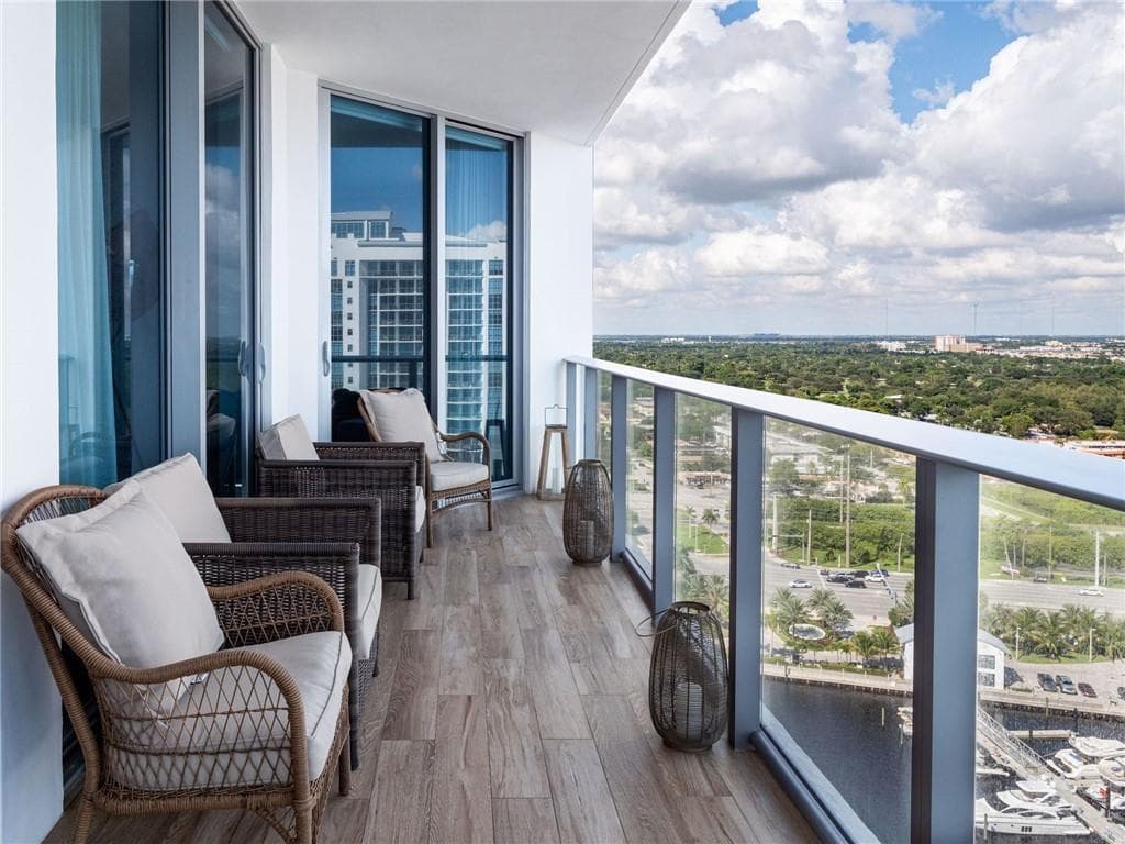 17111 Biscayne Boulevard SLIP 100, North Miami Beach FL 33160 — 19