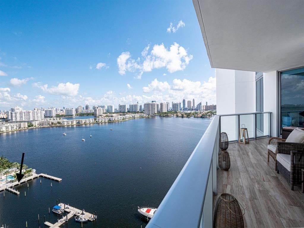 17111 Biscayne Boulevard SLIP 100, North Miami Beach FL 33160 — 35