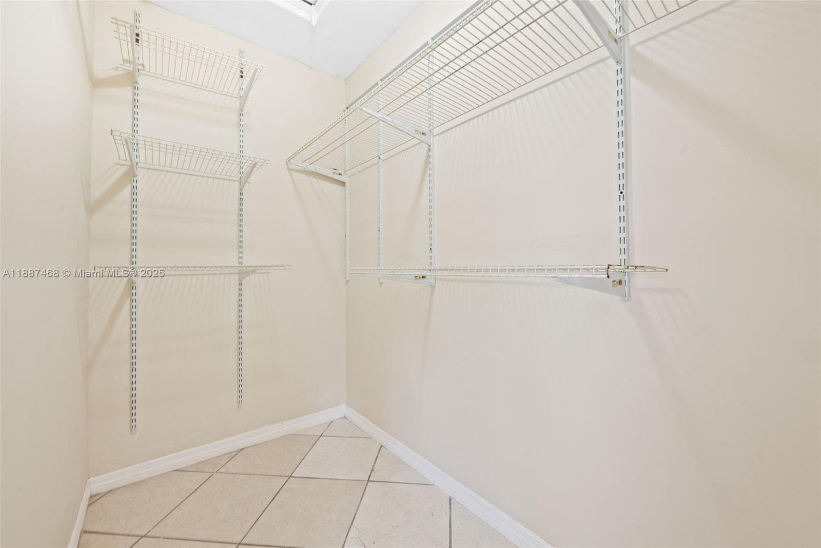 573 Palmetto Dr, Miami Springs FL 33166 — 17