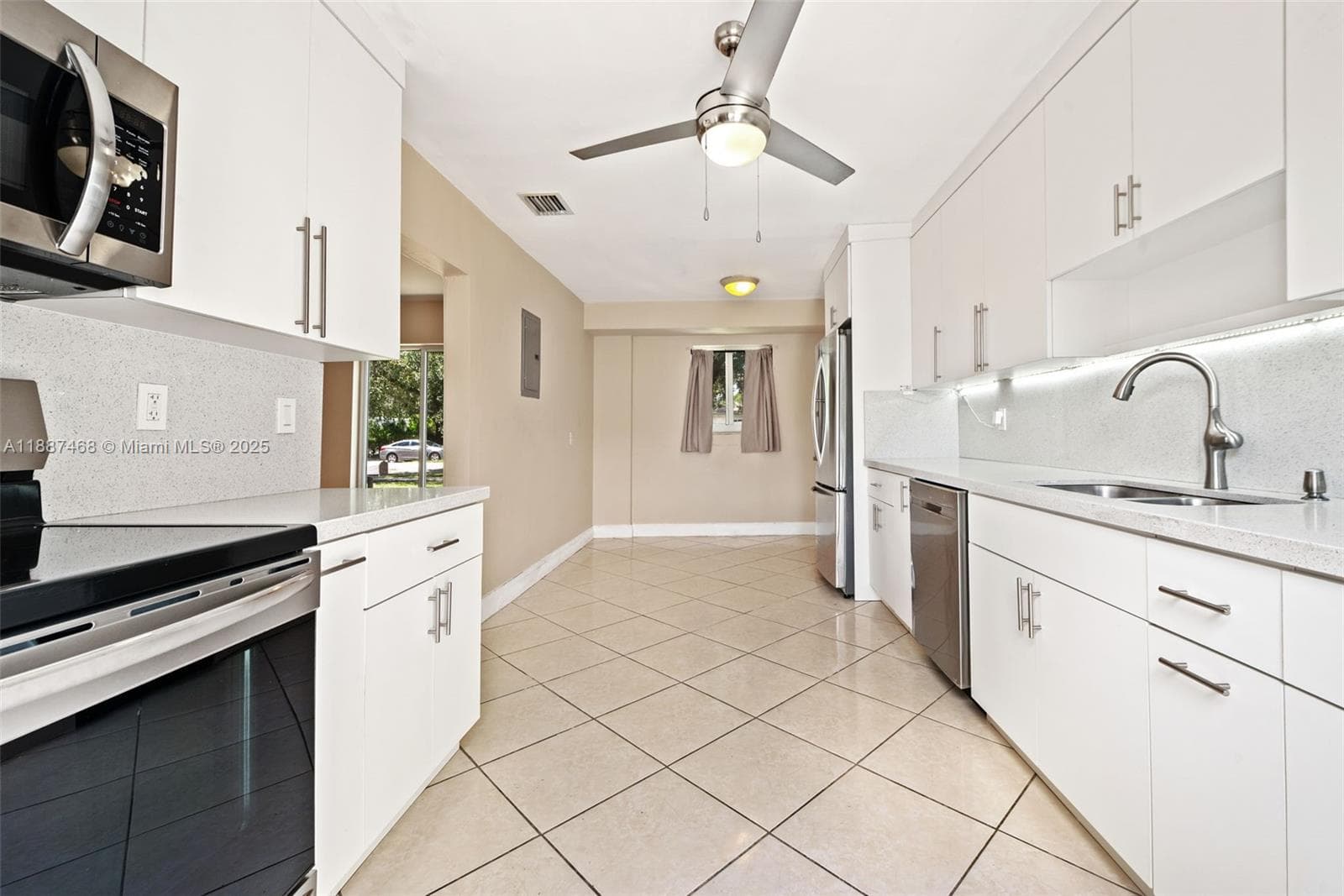 573 Palmetto Dr, Miami Springs FL 33166 — 10