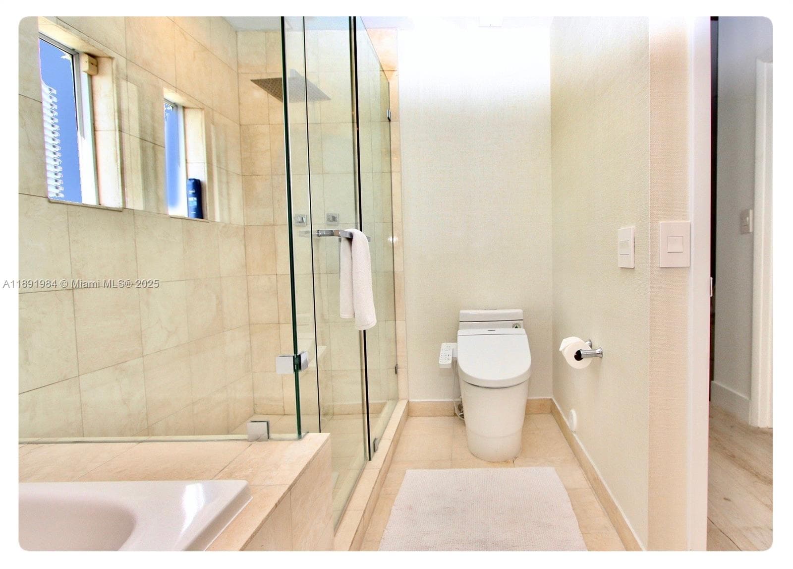 3500 Island Blvd, Aventura FL 33160 — 39