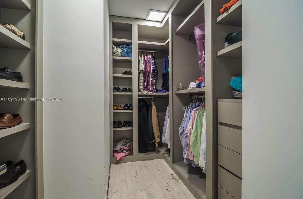 3500 Island Blvd, Aventura FL 33160 — 29