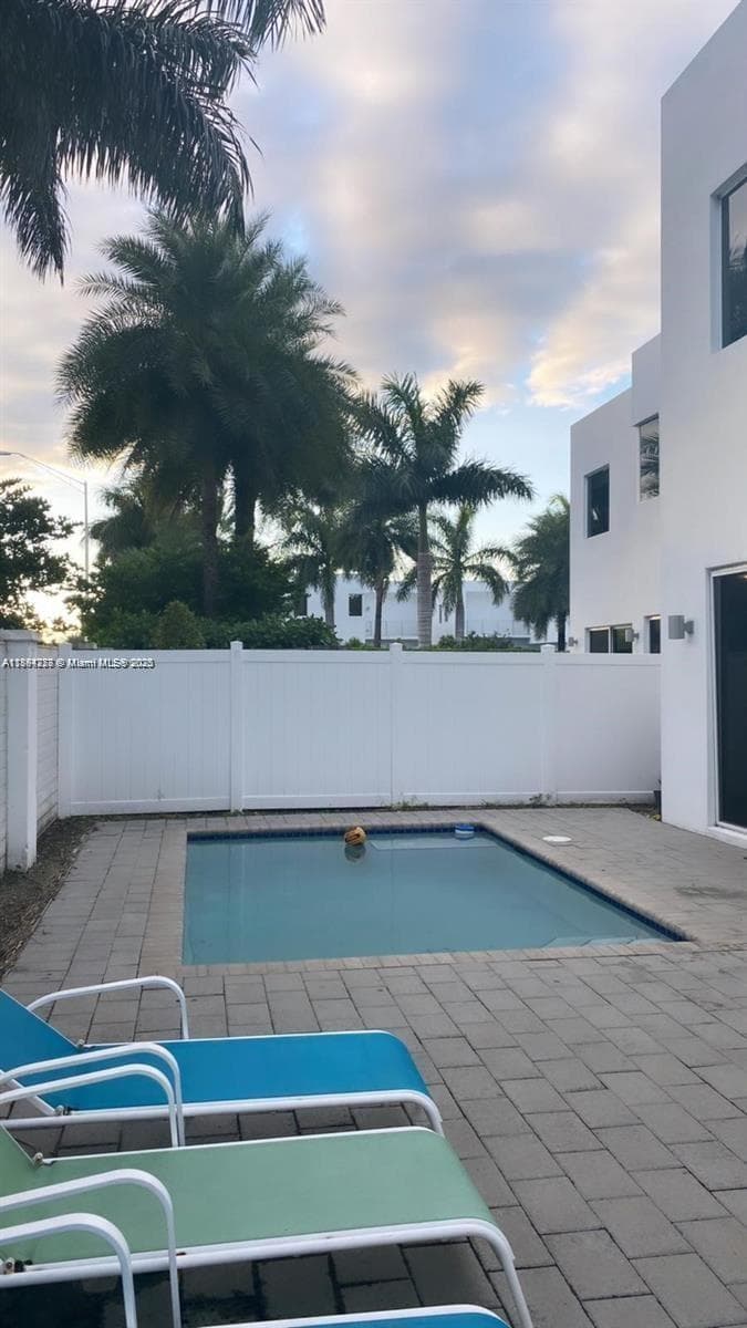 9880 NW 74th Ter, Doral FL 33178 — 6