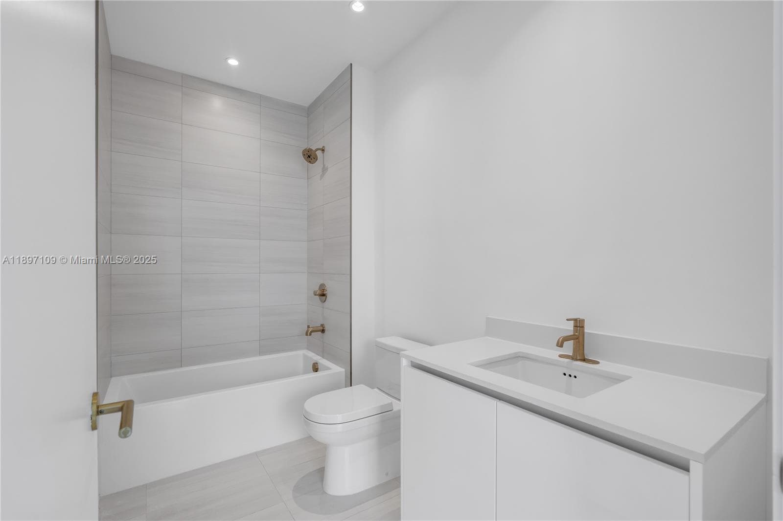 2655 S Bayshore # 1506, Coconut Grove FL 33133 — 21