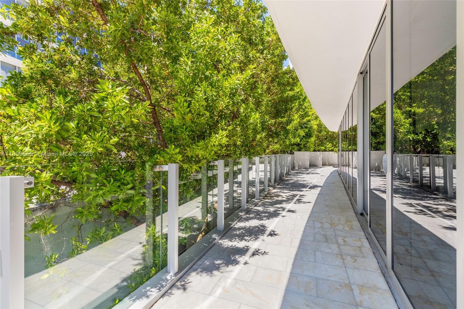1 Collins Ave # 207, Miami Beach FL 33139 — 25