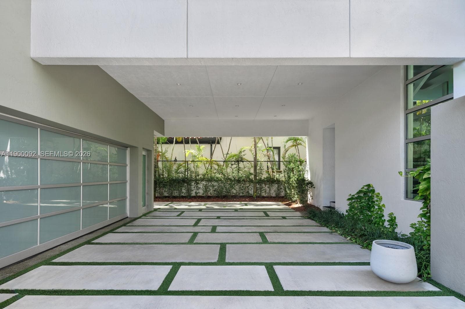 440 S Hibiscus Dr, Miami Beach FL 33139 — 67