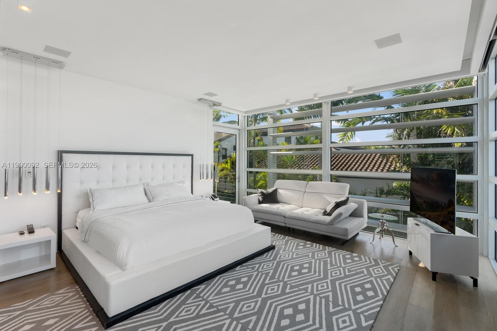 440 S Hibiscus Dr, Miami Beach FL 33139 — 32