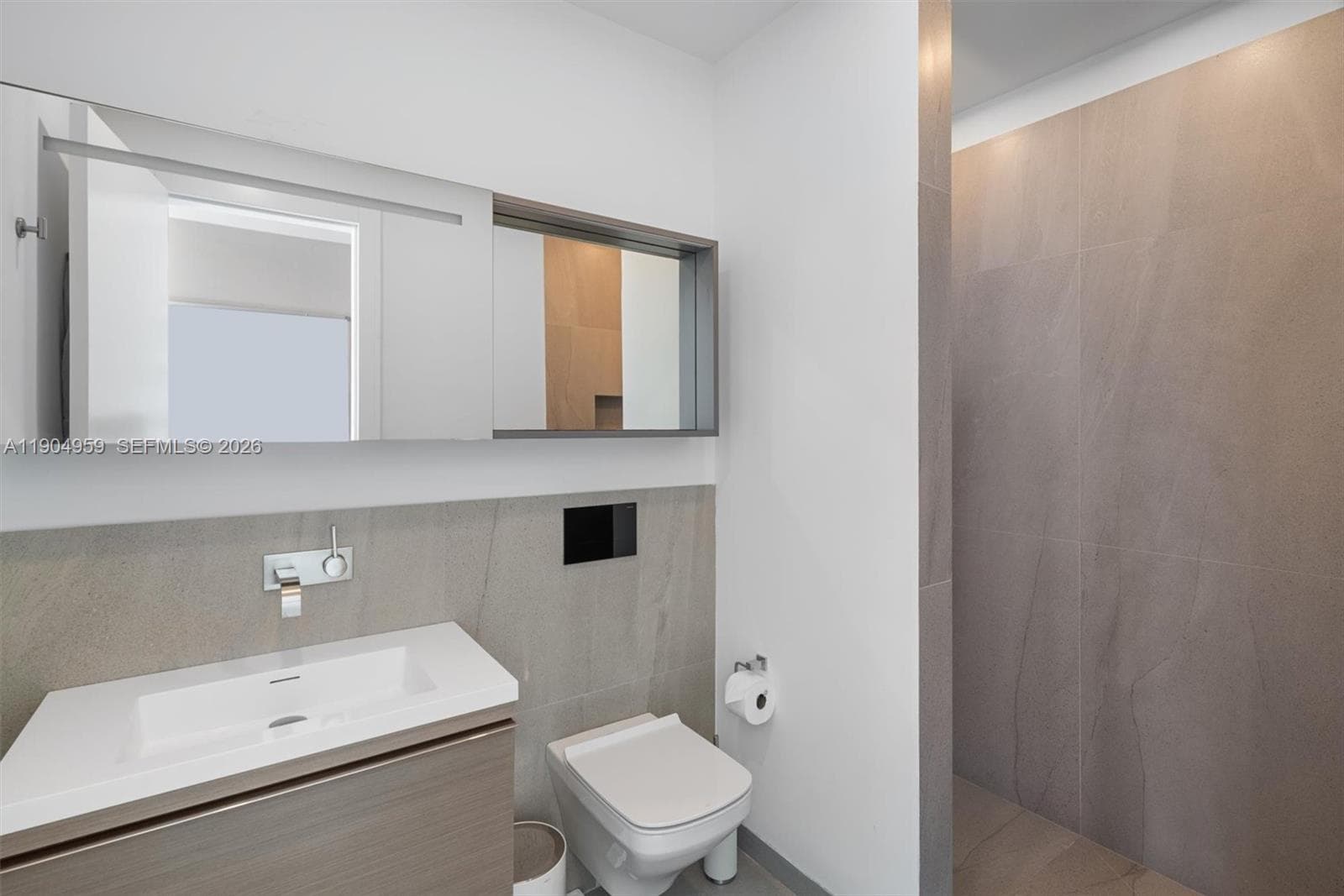 100 S Pointe Dr # 3203, Miami Beach FL 33139 — 32
