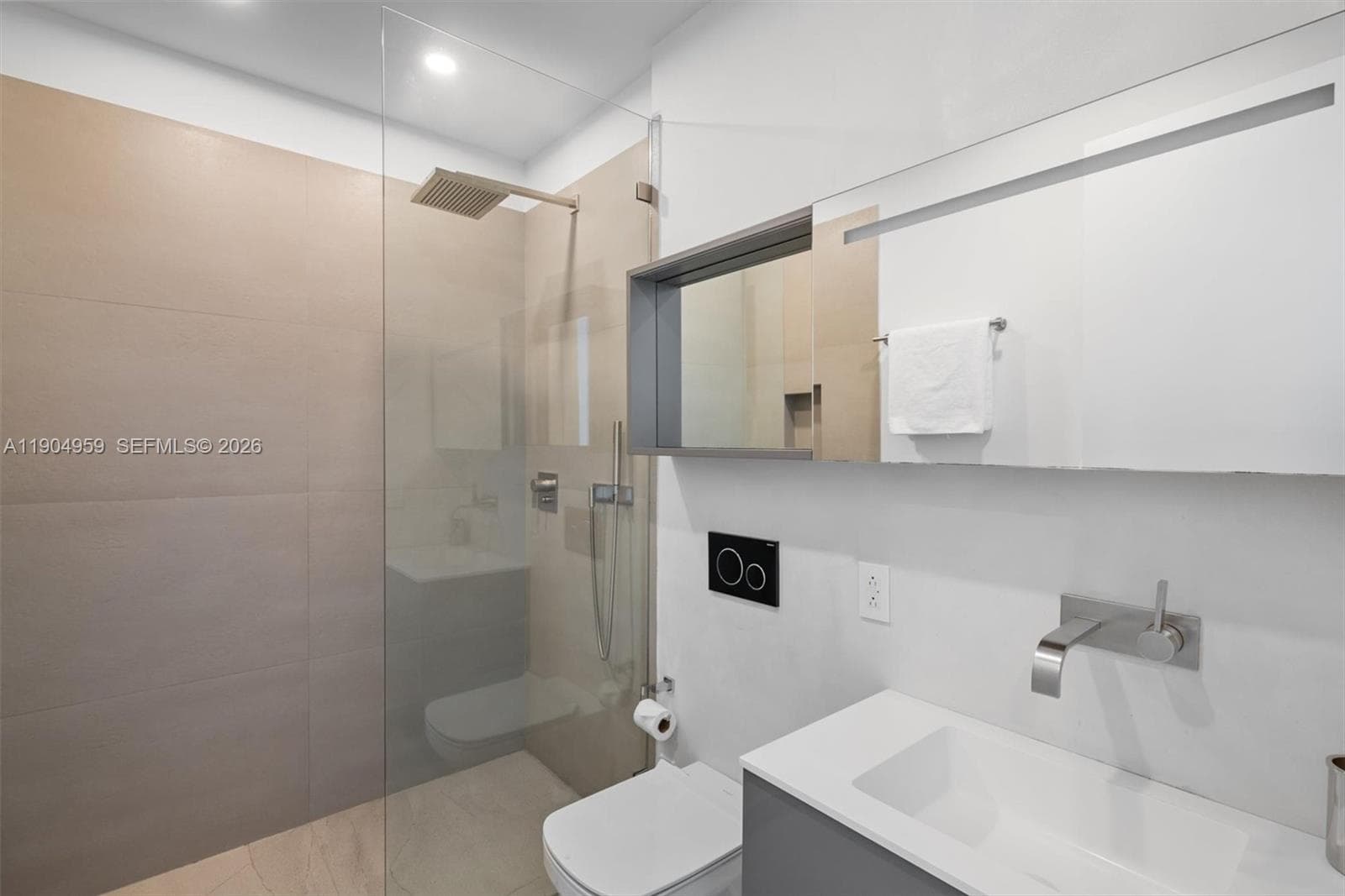 100 S Pointe Dr # 3203, Miami Beach FL 33139 — 33