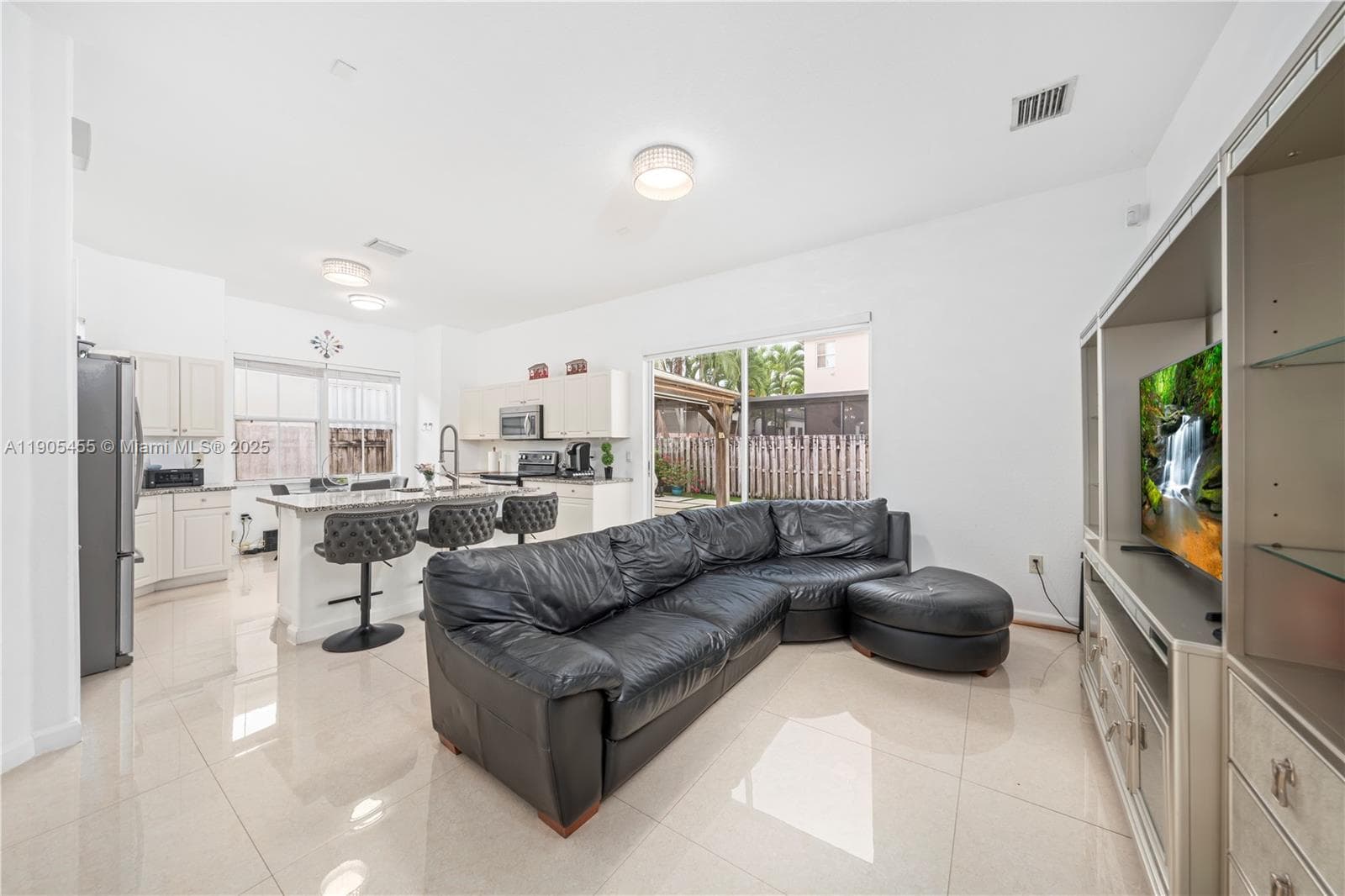 18000 NW 90th Pl, Hialeah FL 33018 — 16