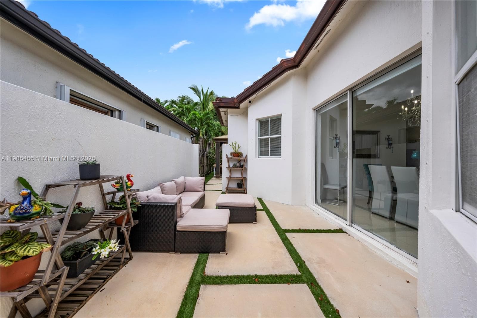 18000 NW 90th Pl, Hialeah FL 33018 — 33