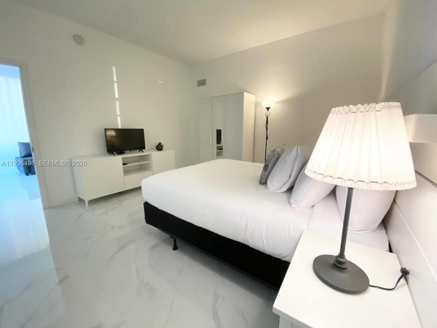 19370 Collins Ave # 10, Sunny Isles Beach FL 33160 — 10