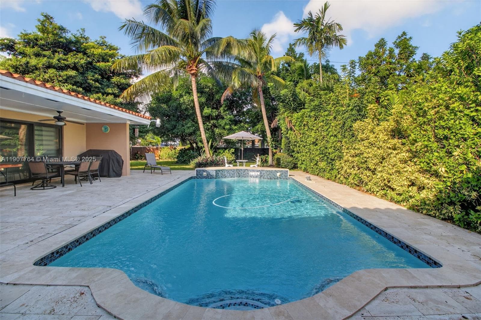 15010 Dunbarton Pl, Miami Lakes FL 33016 — 23