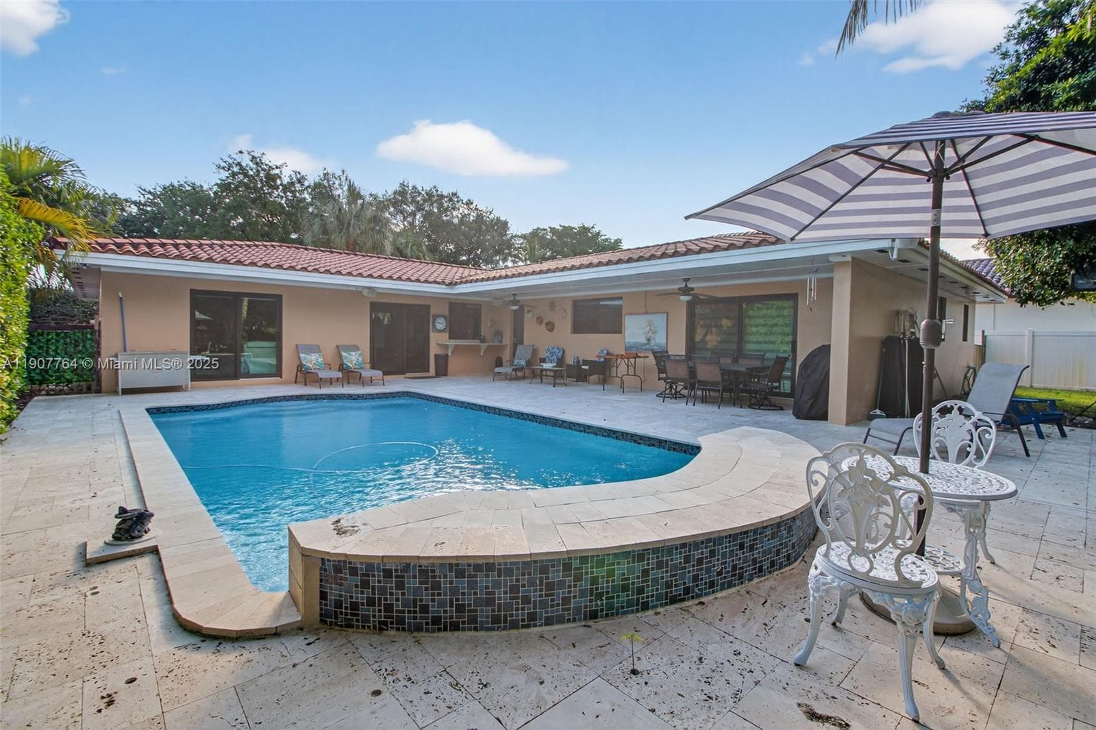 15010 Dunbarton Pl, Miami Lakes FL 33016 — 26