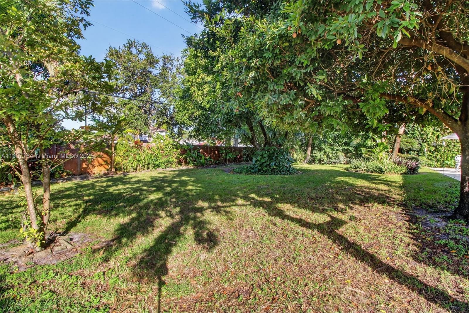 15010 Dunbarton Pl, Miami Lakes FL 33016 — 28