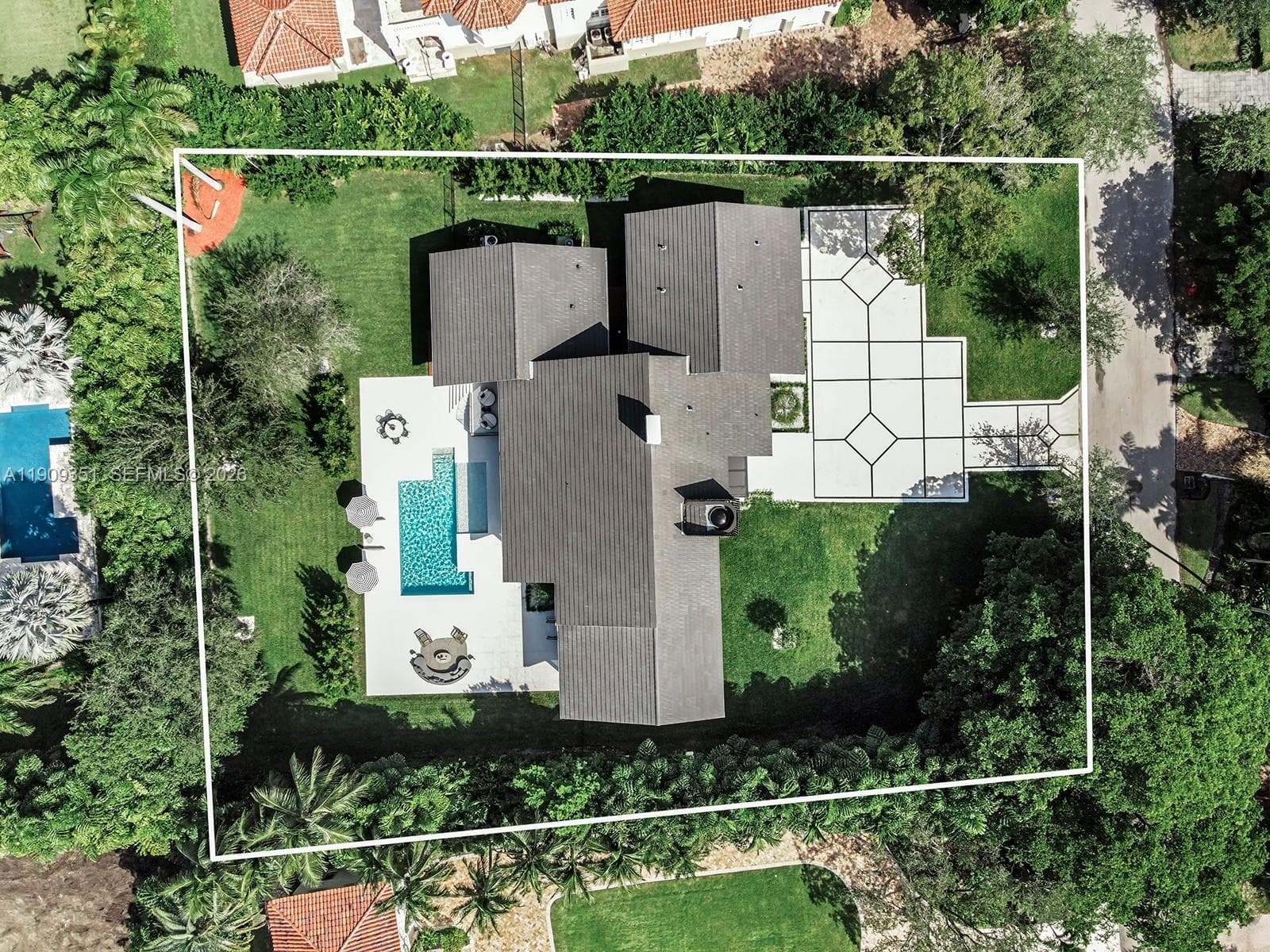 7910 Los Pinos Cir, Coral Gables FL 33143 — 24