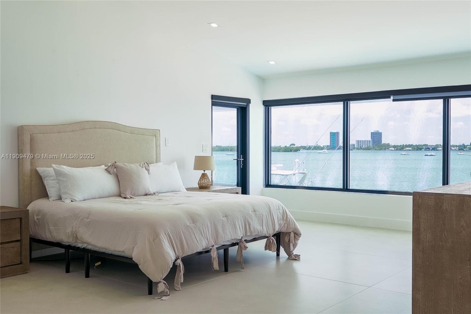7720 Miami View Dr, North Bay Village FL 33141 — 17