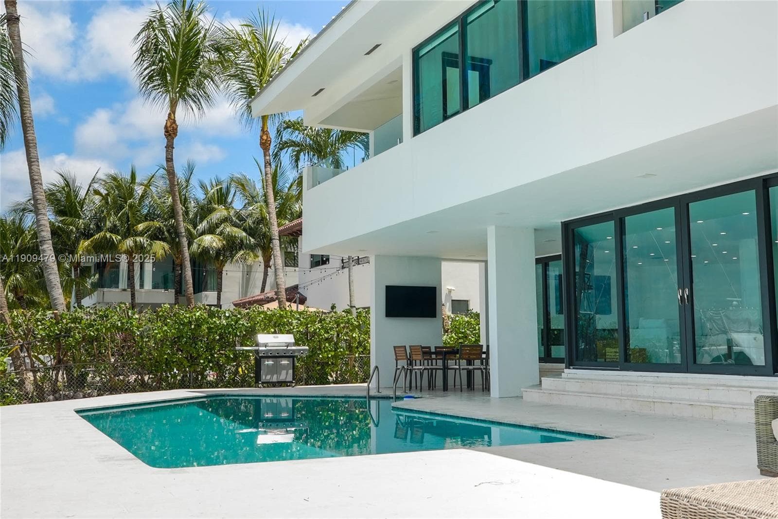 7720 Miami View Dr, North Bay Village FL 33141 — 37