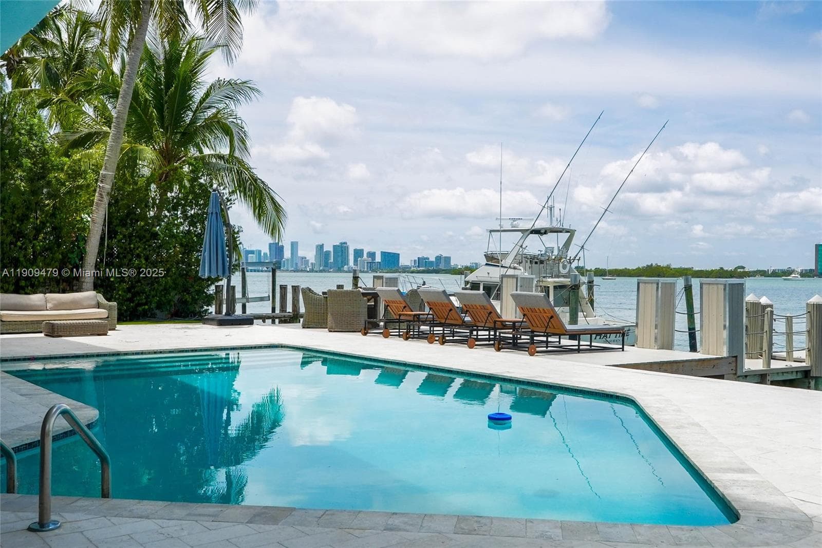 7720 Miami View Dr, North Bay Village FL 33141 — 39