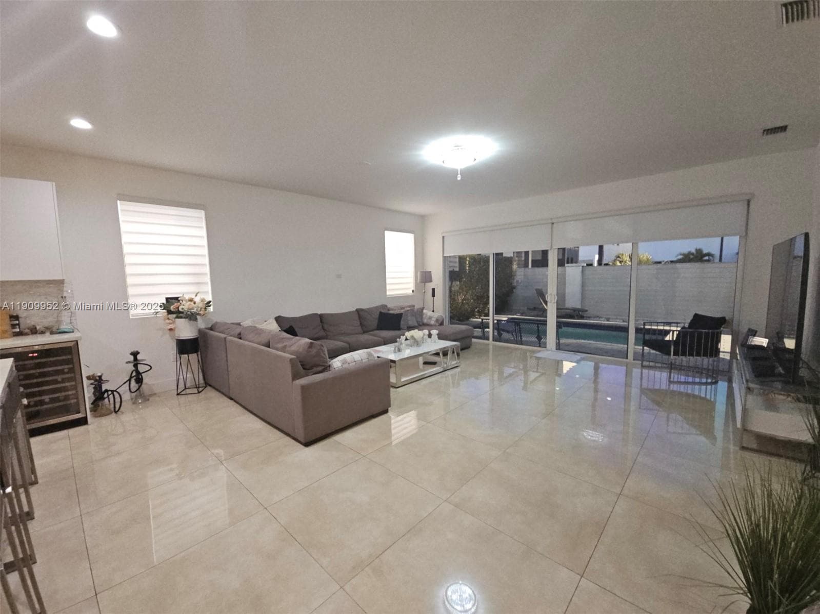 9870 NW 75th Ter, Doral FL 33178 — 10
