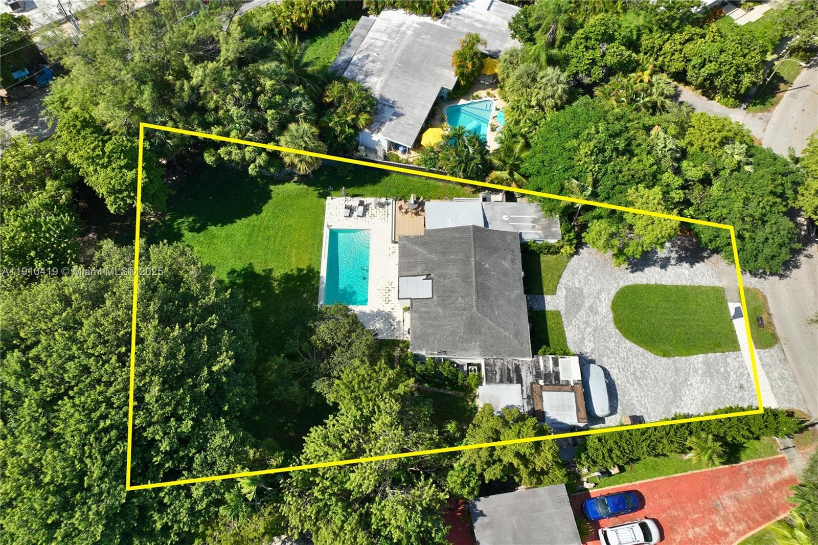 12500 Alamanda Dr, North Miami FL 33181 — 9