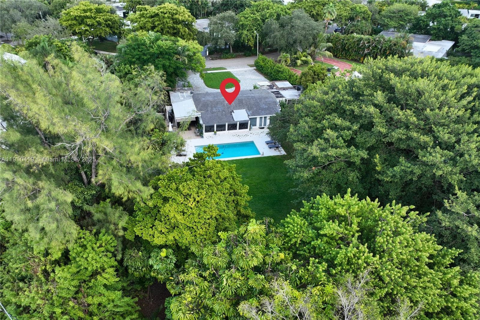 12500 Alamanda Dr, North Miami FL 33181 — 10