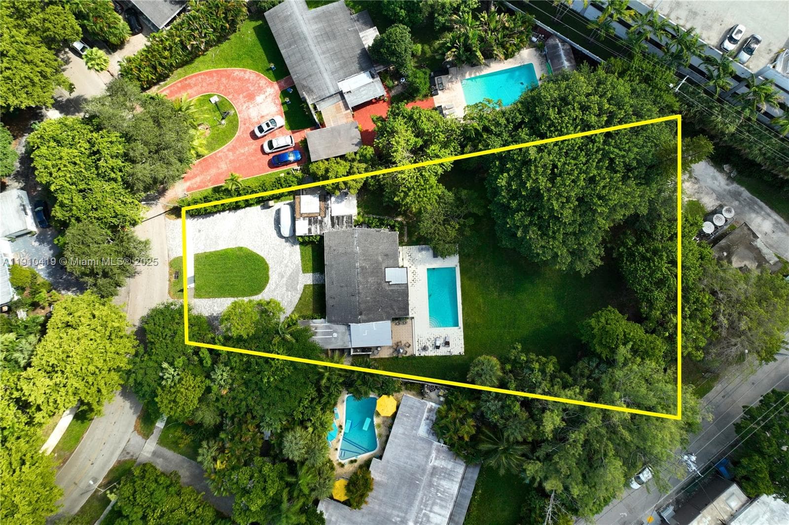 12500 Alamanda Dr, North Miami FL 33181 — 8