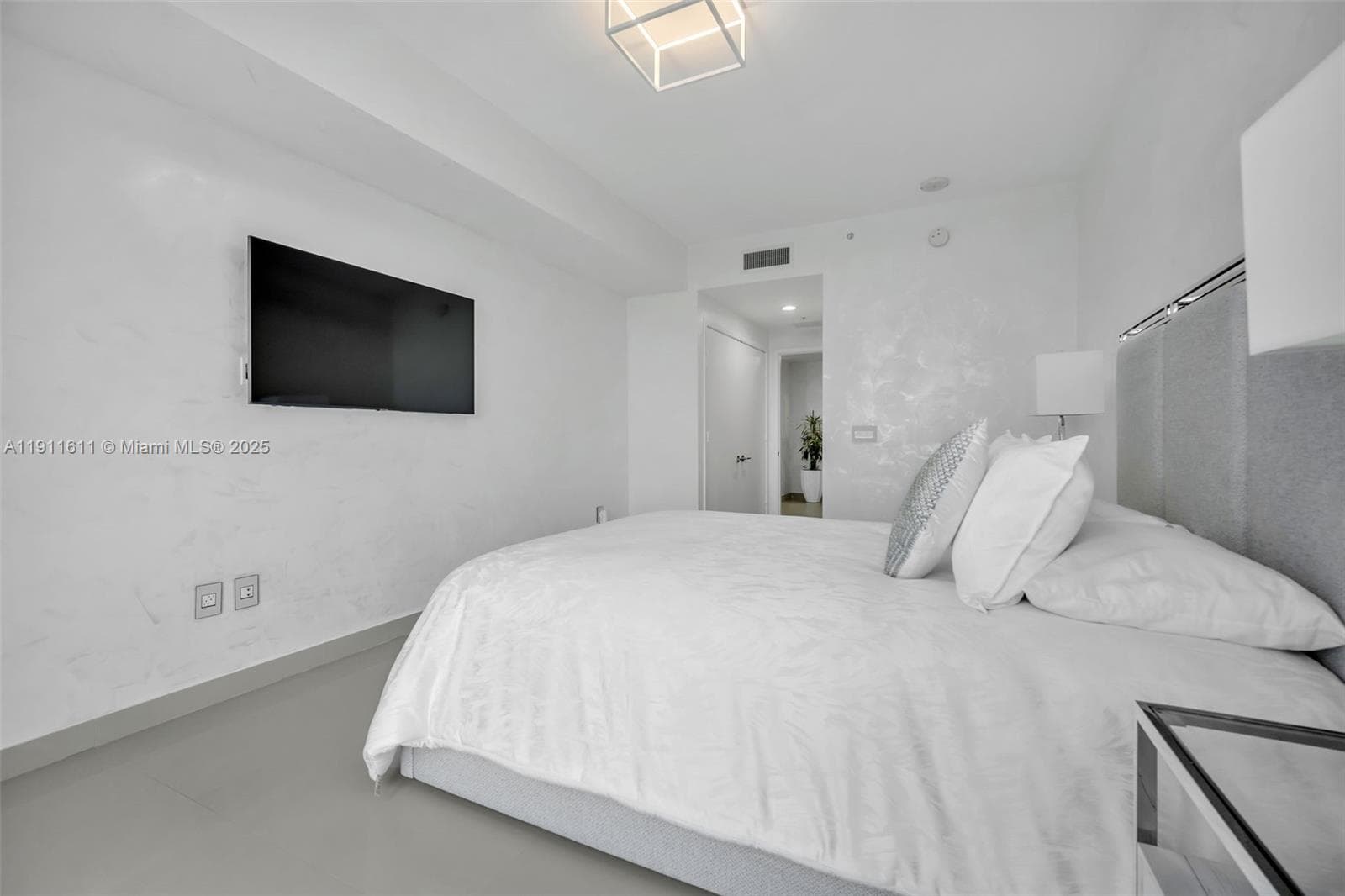 17301 Biscayne Blvd # 910, North Miami Beach FL 33160 — 19