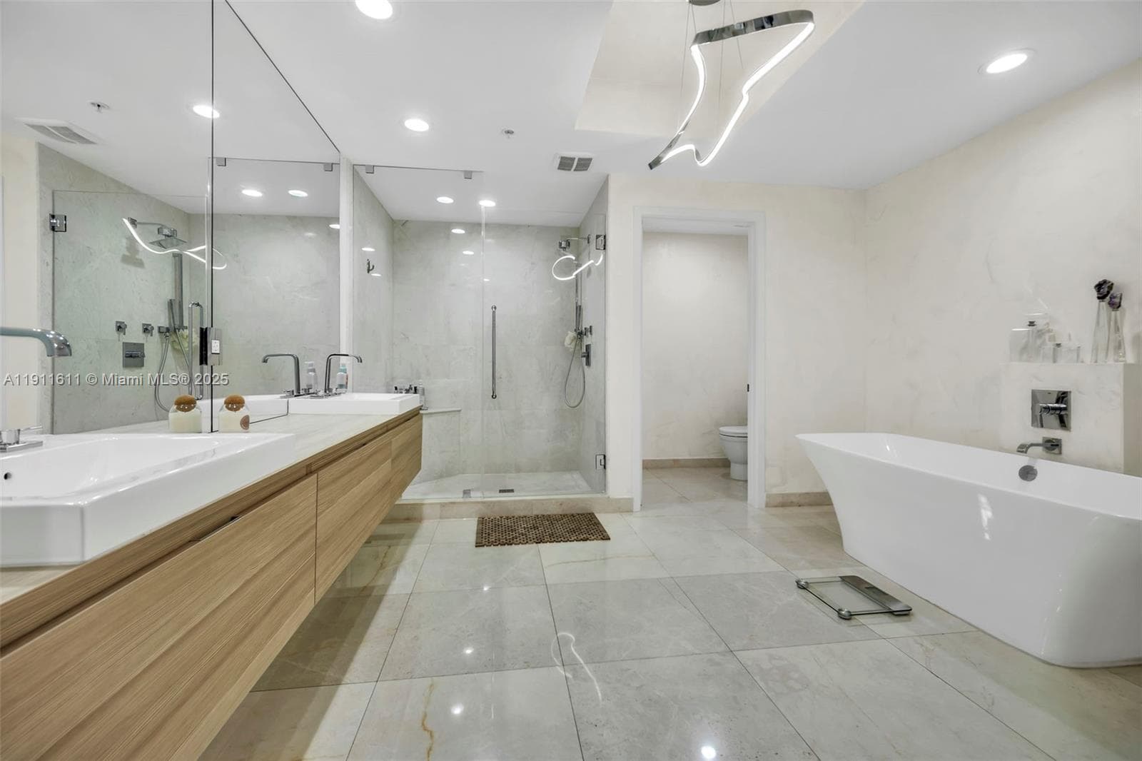 17301 Biscayne Blvd # 910, North Miami Beach FL 33160 — 29