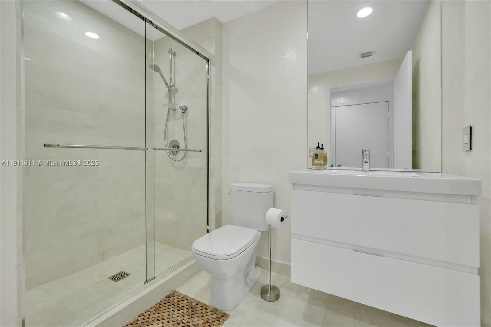 17301 Biscayne Blvd # 910, North Miami Beach FL 33160 — 21