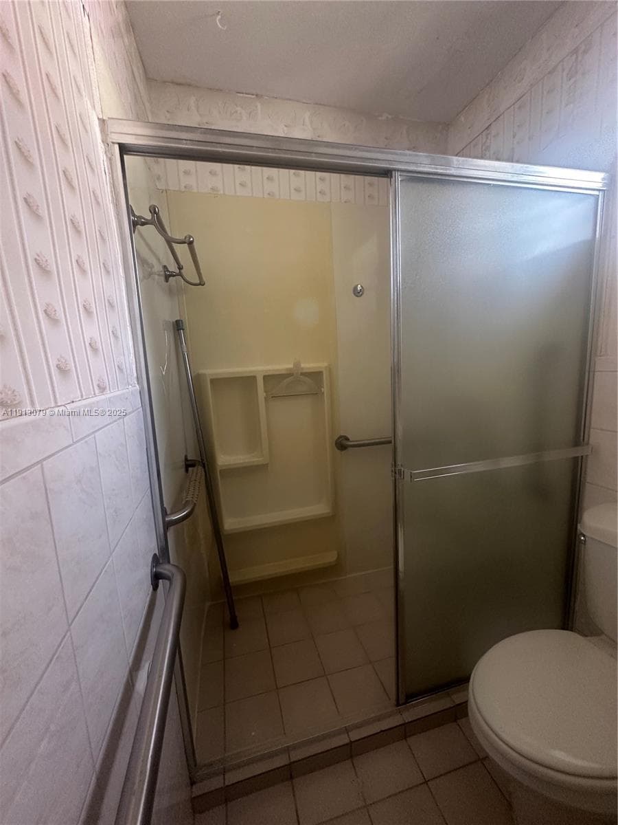 16790 NE 14th Ave # 202, Miami FL 33162 — 17